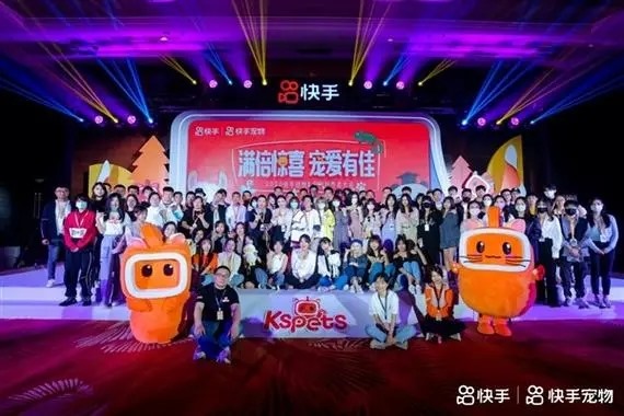 我在快手软件里充值到陌生人账号里了，我打快手客服，对方说不给退。我打12315，他们说让我打?